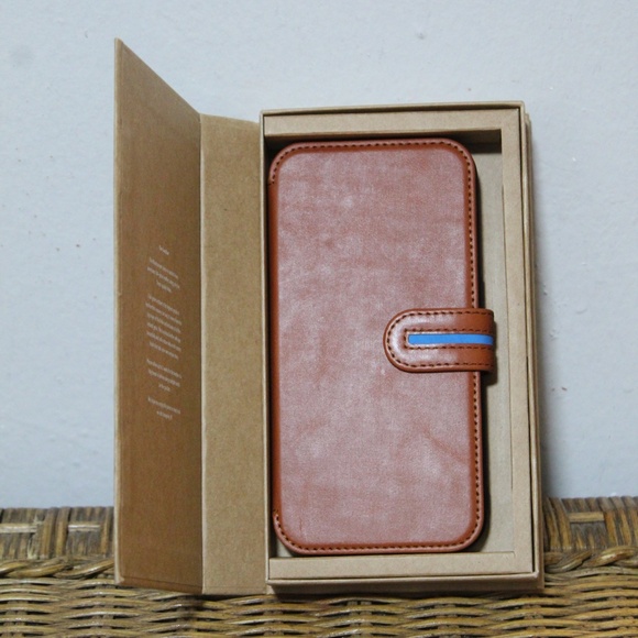 bluebonnet. Full Grain Leather MagSafe Folio Case.  iPhone 15 Pro. - Picture 1 of 6